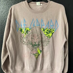 Graphic Crewneck Def Leppard Sweatshirt - Dusty Pink